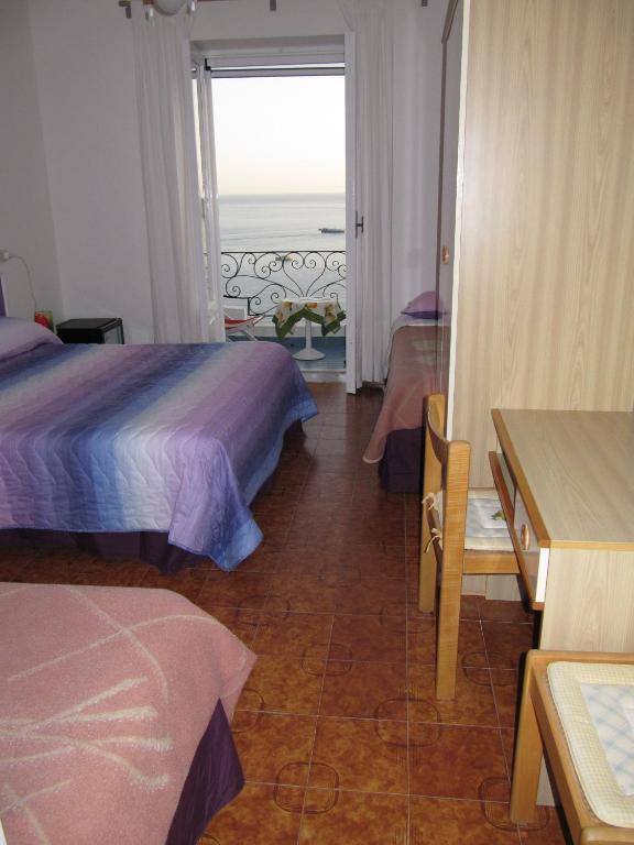 Bed and Breakfast Casa Antonio Barano dʼIschia Pokój zdjęcie